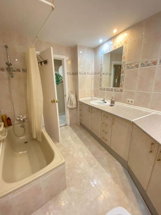 Lovely 1 Bedroom Apartment With Sea Views And Pool Estepona Kültér fotó