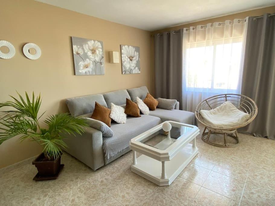 Lovely 1 Bedroom Apartment With Sea Views And Pool Estepona Kültér fotó